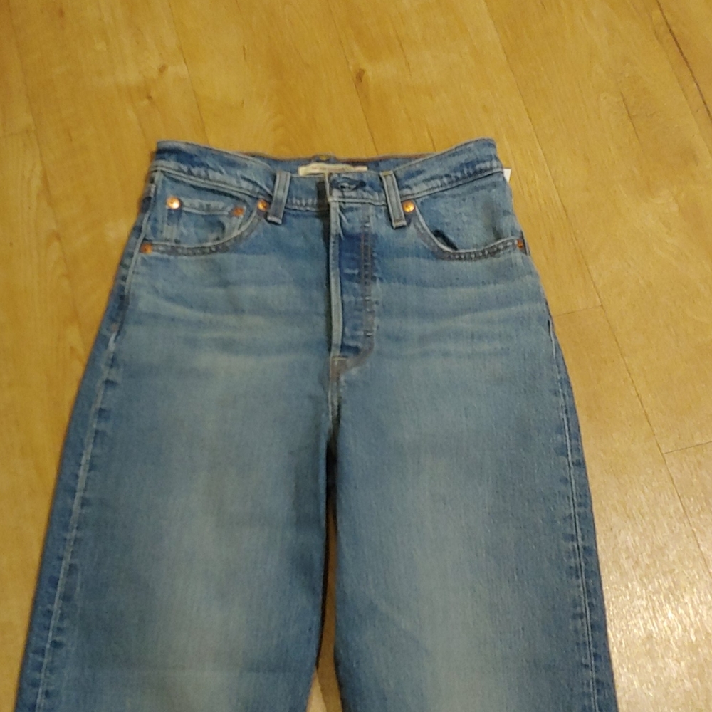 Levi's Premium RIBCAGE STRAIGHT ANKLE JEANS - Picture 3 of 11